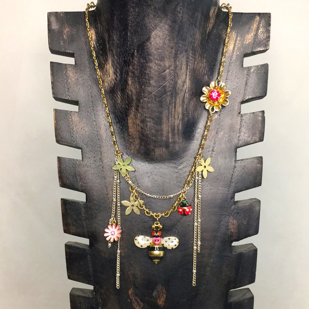 BETSY JOHNSON QUEEN BEE WOMEN’S NECKLACE